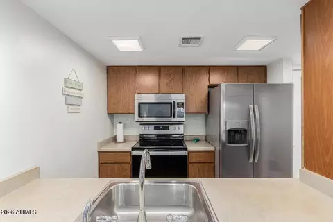 Kitchen - 3033 E Devonshire Ave #3029, Phoenix, AZ 85016 photo 2 of 3