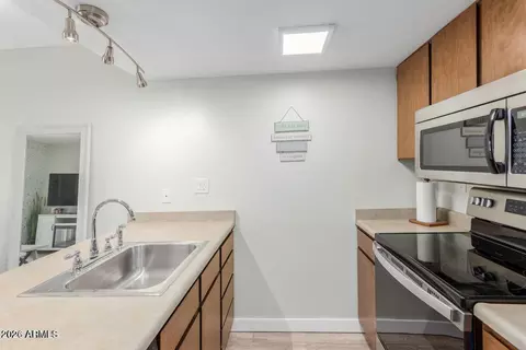 Kitchen - 3033 E Devonshire Ave #3029, Phoenix, AZ 85016 photo 1 of 3