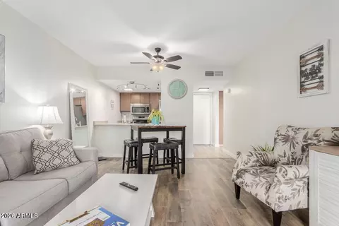 Living - 3033 E Devonshire Ave #3029, Phoenix, AZ 85016 photo 2 of 4