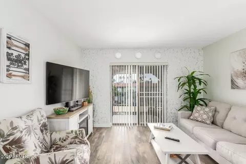 Living - 3033 E Devonshire Ave #3029, Phoenix, AZ 85016 photo 4 of 4