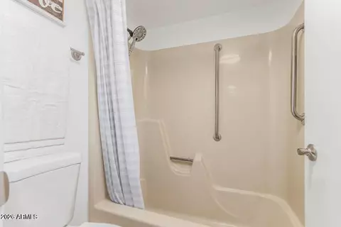 Bath - 3033 E Devonshire Ave #3029, Phoenix, AZ 85016 photo 2 of 2