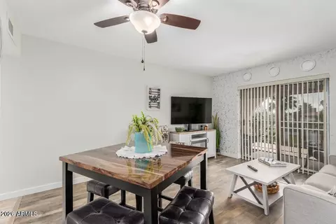 Dining - 3033 E Devonshire Ave #3029, Phoenix, AZ 85016 photo 1 of 1