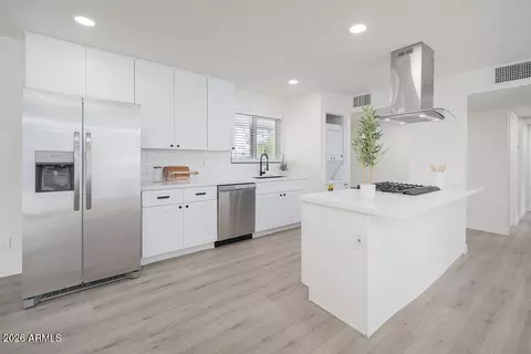 Kitchen - 4653 E Almeria Rd, Phoenix, AZ 85008 photo 1 of 3