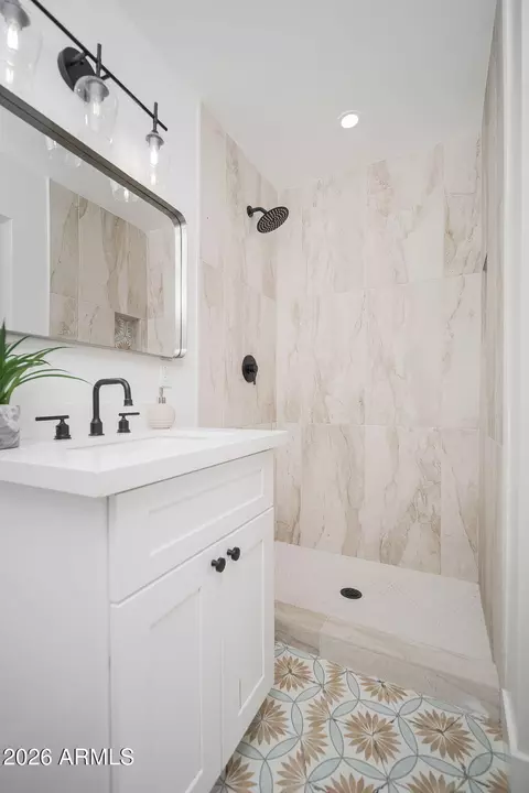 Bath - 4653 E Almeria Rd, Phoenix, AZ 85008 photo 1 of 2