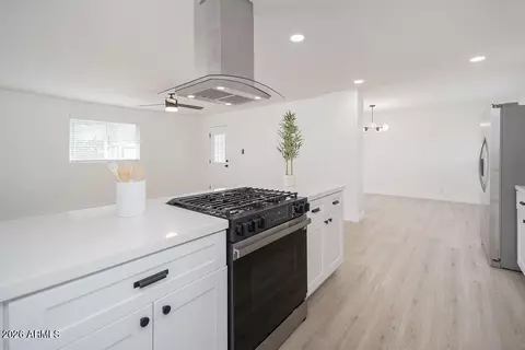 Kitchen - 4653 E Almeria Rd, Phoenix, AZ 85008 photo 2 of 3
