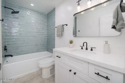 Bath - 4653 E Almeria Rd, Phoenix, AZ 85008 photo 2 of 2