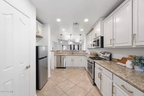Kitchen - 2159 E Stacey Rd, Gilbert, AZ 85298 photo 4 of 5