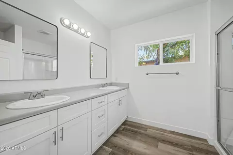 Bath - 1110 E Pierce St, Phoenix, AZ 85006 photo 2 of 3