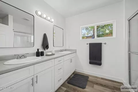 Bath - 1110 E Pierce St, Phoenix, AZ 85006 photo 1 of 3