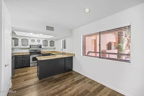 12222 N Paradise Village Pkwy S #323, Phoenix, AZ 85032