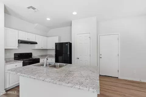 Entry Way - 5437 W Albeniz Pl, Phoenix, AZ 85043 photo 3 of 6