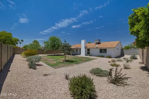 Exterior - 833 E Le Marche Ave, Phoenix, AZ 85022 photo 1 of 5