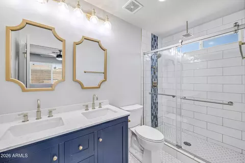 Bath - 833 E Le Marche Ave, Phoenix, AZ 85022 photo 1 of 2