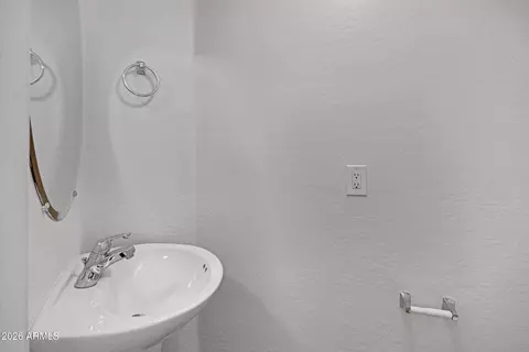 Bath - 4774 E Laurel Ct, Gilbert, AZ 85234 photo 1 of 4