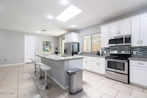 Kitchen - 2919 E Monroe St, Phoenix, AZ 85034 photo 2 of 6