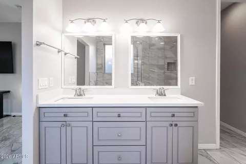 Bath - 2919 E Monroe St, Phoenix, AZ 85034 photo 4 of 10