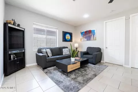 Living - 2919 E Monroe St, Phoenix, AZ 85034 photo 1 of 3