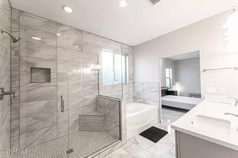 Bath - 2919 E Monroe St, Phoenix, AZ 85034 photo 6 of 10
