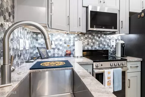 Kitchen - 2919 E Monroe St, Phoenix, AZ 85034 photo 5 of 6