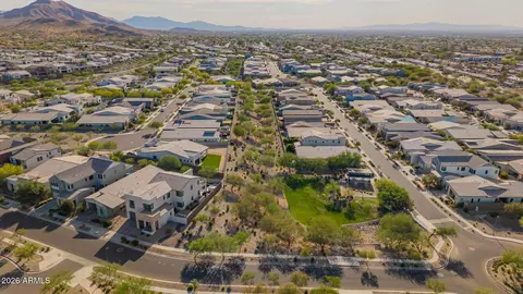 View/Area - 937 E La Mirada Dr, Phoenix, AZ 85042 photo 15 of 18