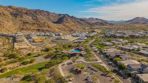 View/Area - 937 E La Mirada Dr, Phoenix, AZ 85042 photo 16 of 18