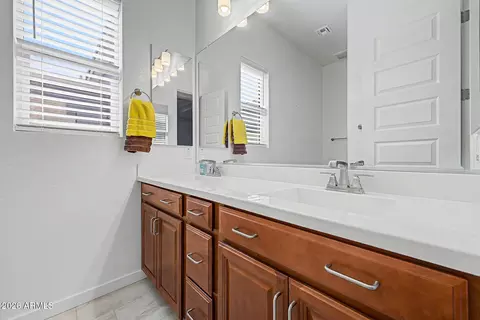 Bath - 937 E La Mirada Dr, Phoenix, AZ 85042 photo 3 of 3