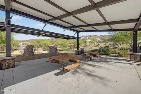 View/Area - 937 E La Mirada Dr, Phoenix, AZ 85042 photo 3 of 18