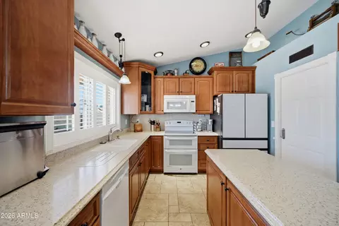 Kitchen - 6643 E Ingram St, Mesa, AZ 85205 photo 2 of 4