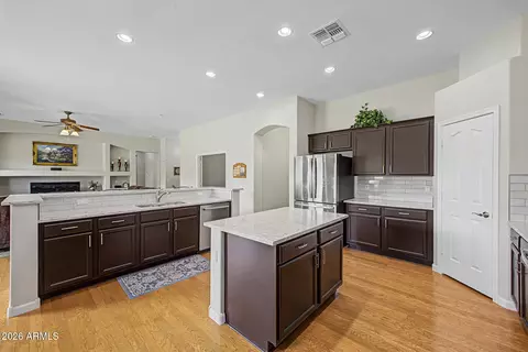 Kitchen - 4061 E Del Rio St, Gilbert, AZ 85295 photo 5 of 7