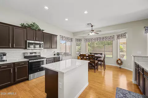 Kitchen - 4061 E Del Rio St, Gilbert, AZ 85295 photo 4 of 7