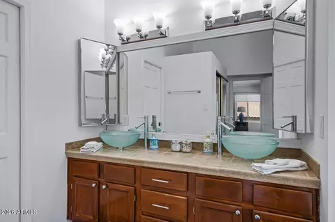 Bath - 4402 E Vista Dr, Phoenix, AZ 85032 photo 2 of 4