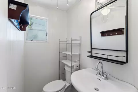 Bath - 1130 E Colter St, Phoenix, AZ 85014 photo 3 of 3