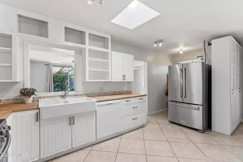 Kitchen - 1130 E Colter St, Phoenix, AZ 85014 photo 2 of 4