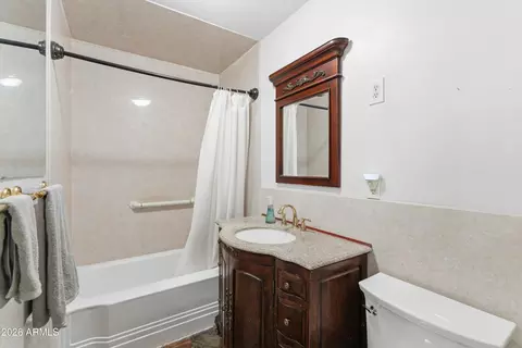 Bath - 1130 E Colter St, Phoenix, AZ 85014 photo 1 of 3