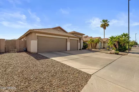 Exterior - 672 N Bridlegate Dr, Gilbert, AZ 85234 photo 2 of 10