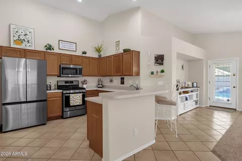 Kitchen - 672 N Bridlegate Dr, Gilbert, AZ 85234 photo 2 of 6