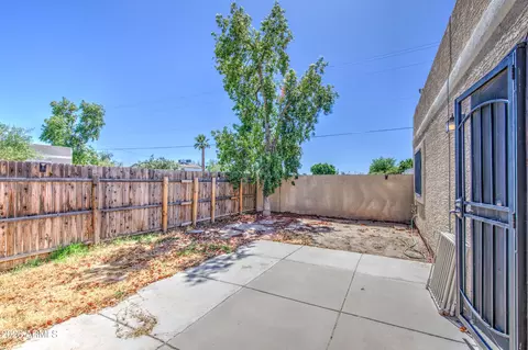 Exterior - 401 E Pecan Rd, Phoenix, AZ 85040 photo 2 of 4