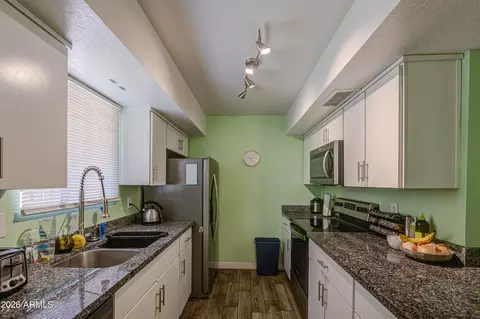 Kitchen - 401 E Pecan Rd, Phoenix, AZ 85040 photo 1 of 2