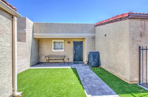 Exterior - 401 E Pecan Rd, Phoenix, AZ 85040 photo 1 of 4