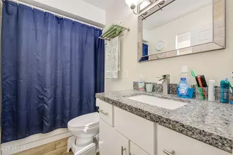 Bath - 401 E Pecan Rd, Phoenix, AZ 85040 photo 1 of 4
