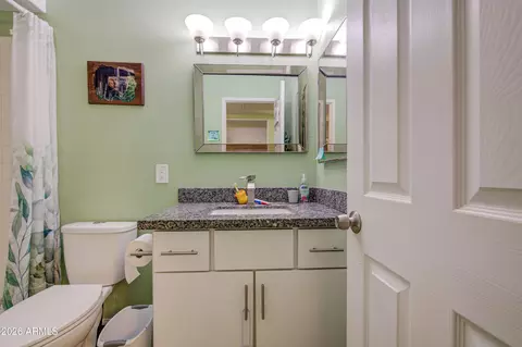 Bath - 401 E Pecan Rd, Phoenix, AZ 85040 photo 3 of 4