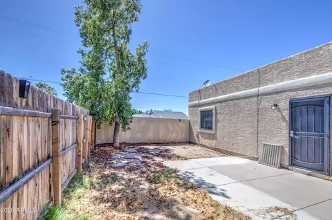 Exterior - 401 E Pecan Rd, Phoenix, AZ 85040 photo 3 of 4