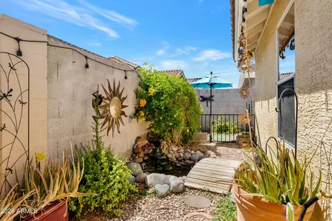 Exterior - 911 E Annette Dr, Phoenix, AZ 85022 photo 5 of 7