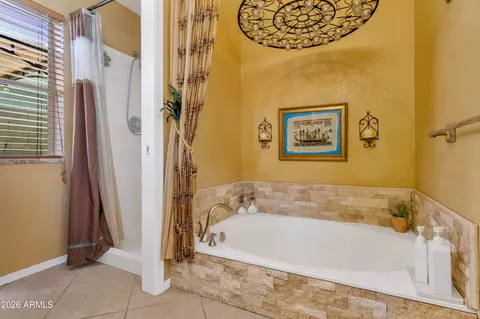 Bath - 911 E Annette Dr, Phoenix, AZ 85022 photo 2 of 4