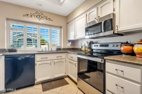 Kitchen - 911 E Annette Dr, Phoenix, AZ 85022 photo 2 of 4