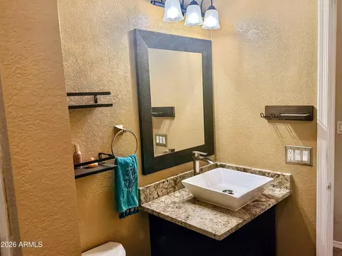 Bath - 911 E Annette Dr, Phoenix, AZ 85022 photo 3 of 4