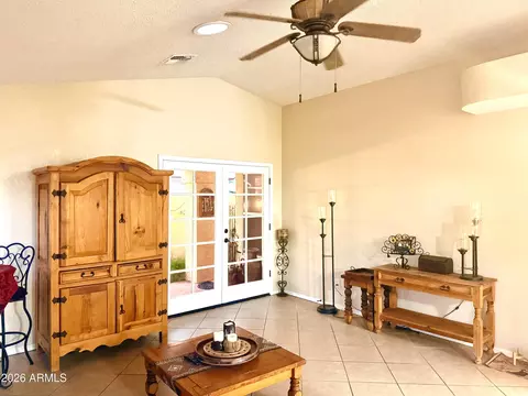 Living - 911 E Annette Dr, Phoenix, AZ 85022 photo 2 of 3