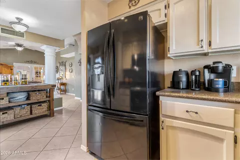 Kitchen - 911 E Annette Dr, Phoenix, AZ 85022 photo 4 of 4
