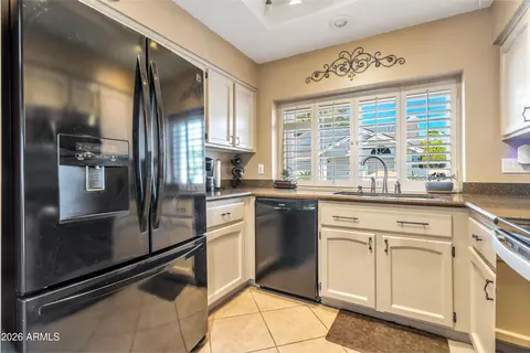 Kitchen - 911 E Annette Dr, Phoenix, AZ 85022 photo 3 of 4