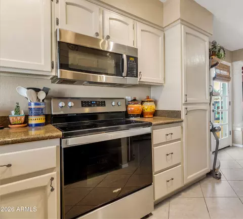 Kitchen - 911 E Annette Dr, Phoenix, AZ 85022 photo 3 of 4